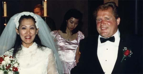 Jean_(Chin)_Carlson_&_William_Carlson_-_Joan_Young_rear_(Wedding_renewal_1990-0623))_JCarlsonPhoto.